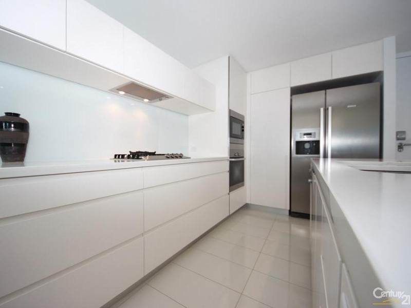 21706 Charles Avenue, Broadbeach QLD 4218