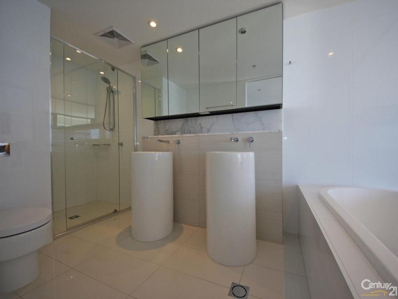 21706 Charles Avenue, Broadbeach QLD 4218