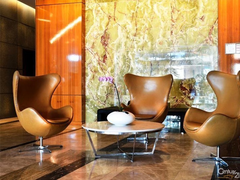 21706 Charles Avenue, Broadbeach QLD 4218