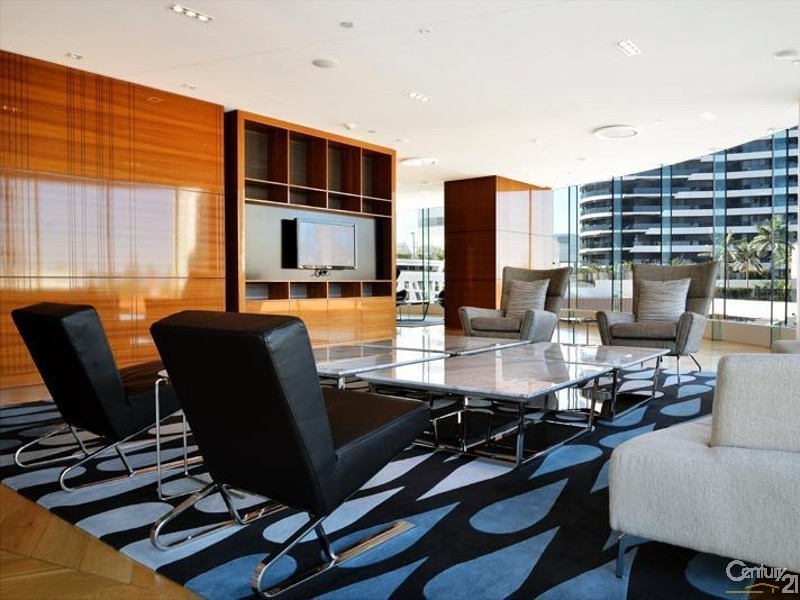 21706 Charles Avenue, Broadbeach QLD 4218