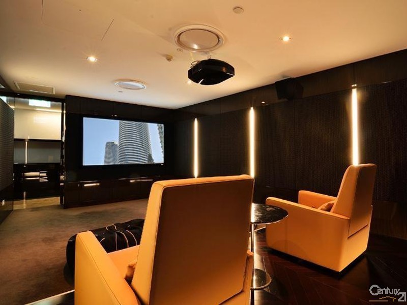 21706 Charles Avenue, Broadbeach QLD 4218