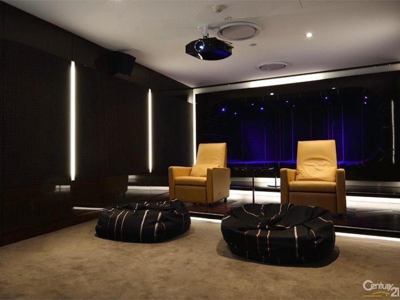 21706 Charles Avenue, Broadbeach QLD 4218