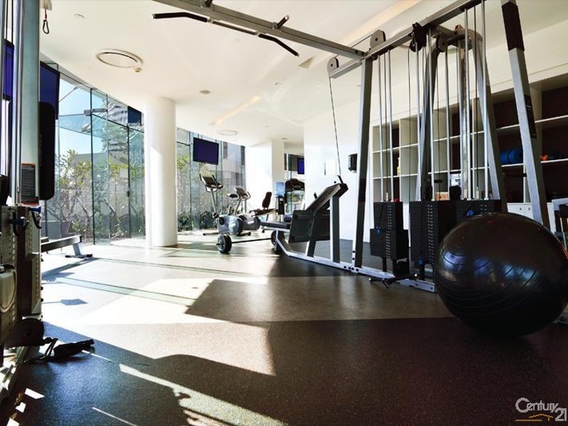 21706 Charles Avenue, Broadbeach QLD 4218