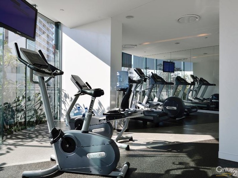 21706 Charles Avenue, Broadbeach QLD 4218