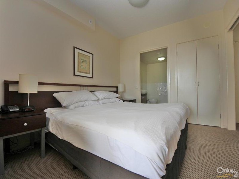 42 Surf Parade, Broadbeach QLD 4218