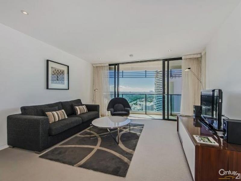 4 Charles Avenue, Broadbeach QLD 4218