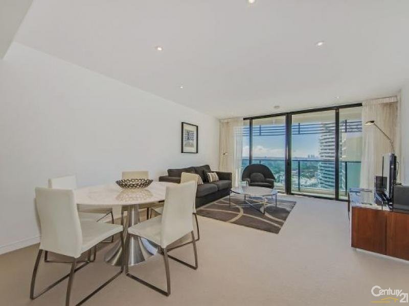 4 Charles Avenue, Broadbeach QLD 4218