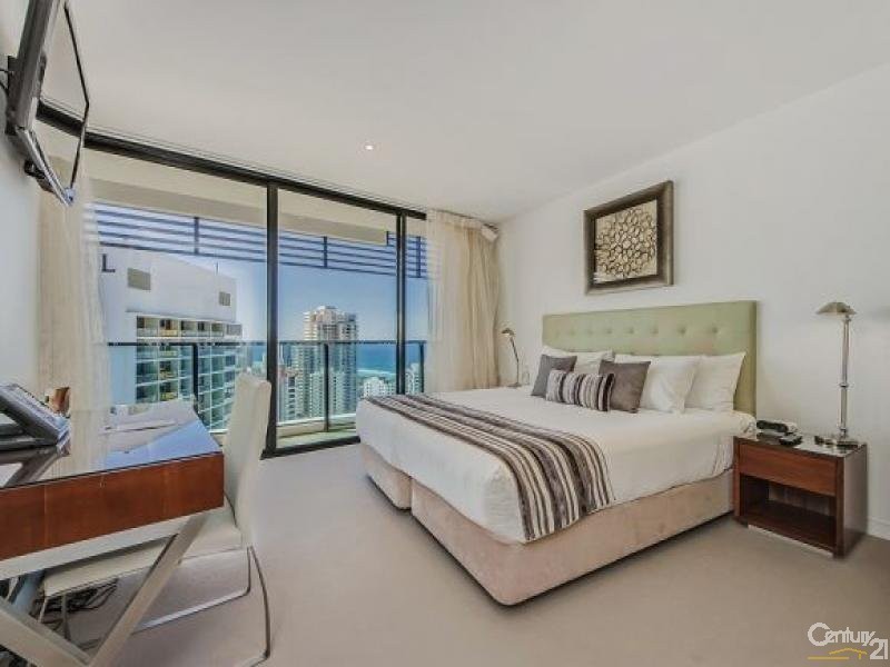 4 Charles Avenue, Broadbeach QLD 4218