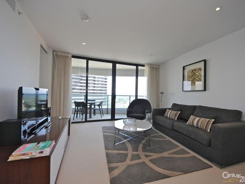 4 Charles Avenue, Broadbeach QLD 4218