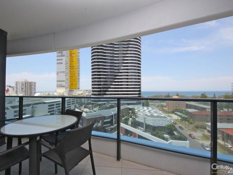 4 Charles Avenue, Broadbeach QLD 4218