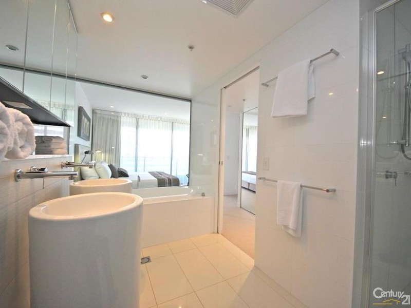 4 Charles Avenue, Broadbeach QLD 4218