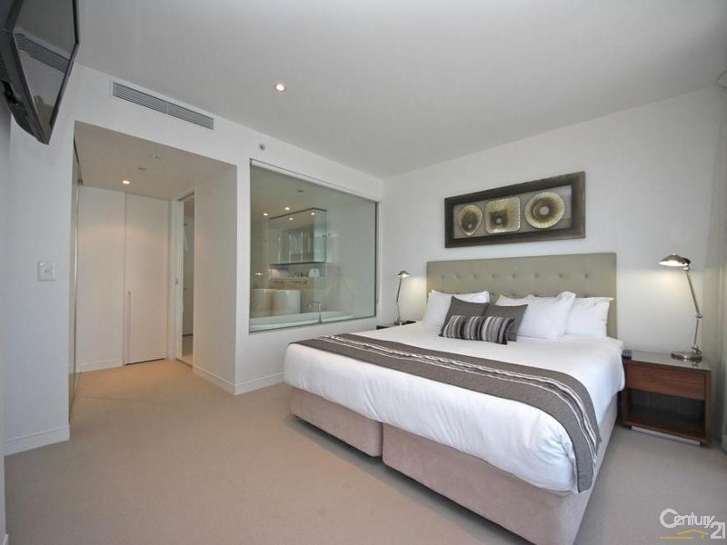 4 Charles Avenue, Broadbeach QLD 4218