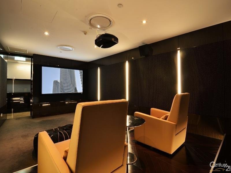 4 Charles Avenue, Broadbeach QLD 4218