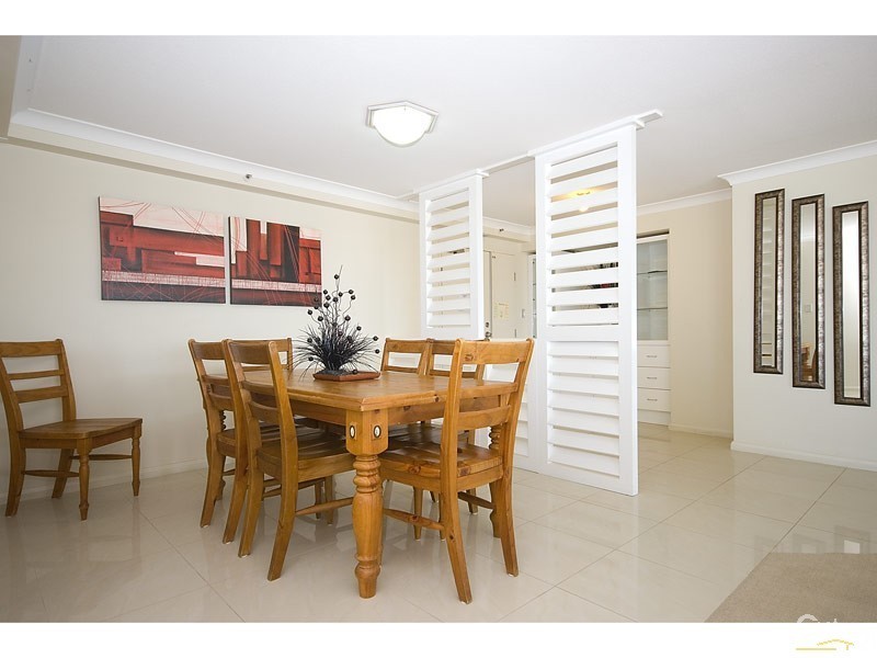 182/15 Victoria Avenue, Broadbeach QLD 4218