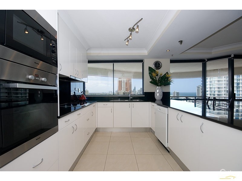 182/15 Victoria Avenue, Broadbeach QLD 4218