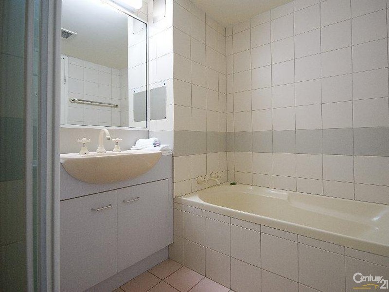 7/33 Beach Parade, Surfers Paradise QLD 4217