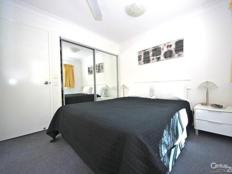 20 Anne Avenue, Broadbeach QLD 4218