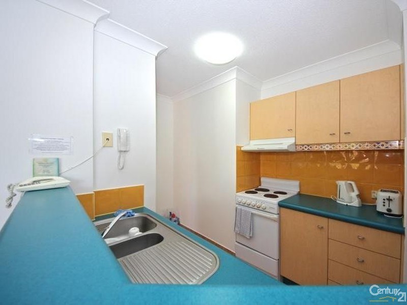 20 Anne Avenue, Broadbeach QLD 4218