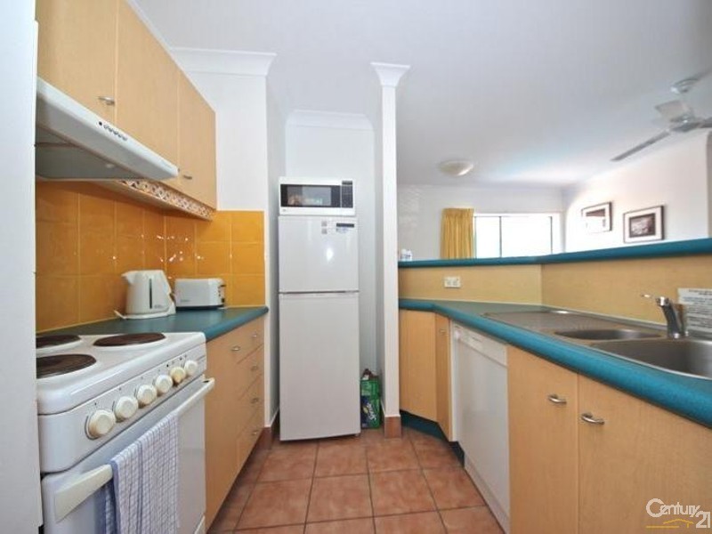 20 Anne Avenue, Broadbeach QLD 4218