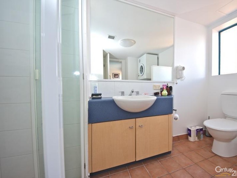 20 Anne Avenue, Broadbeach QLD 4218