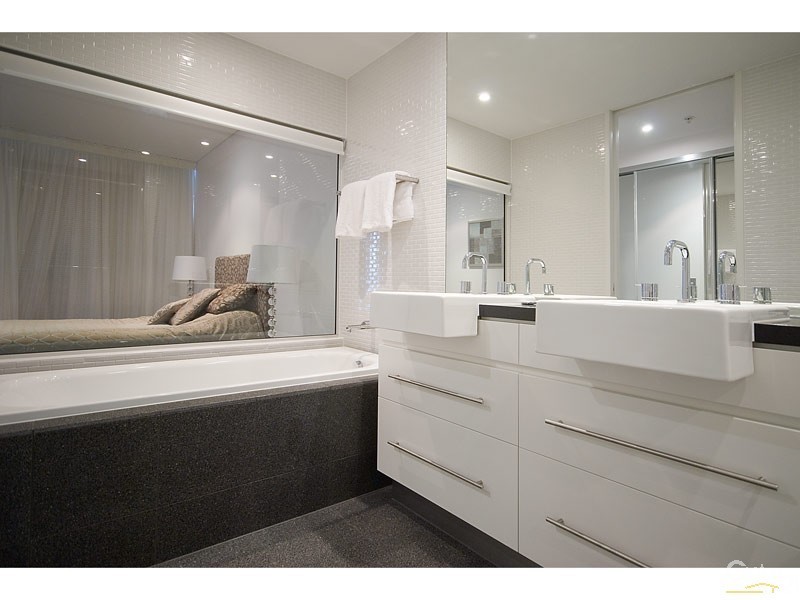 89 Surf Parade, Broadbeach QLD 4218