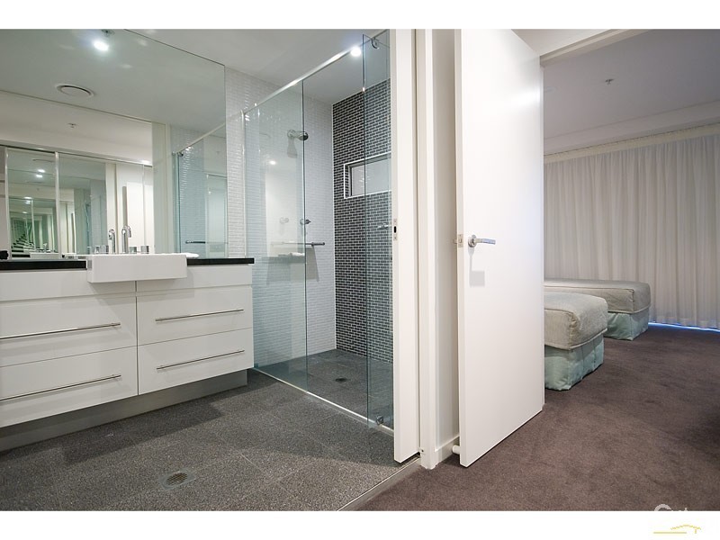 89 Surf Parade, Broadbeach QLD 4218