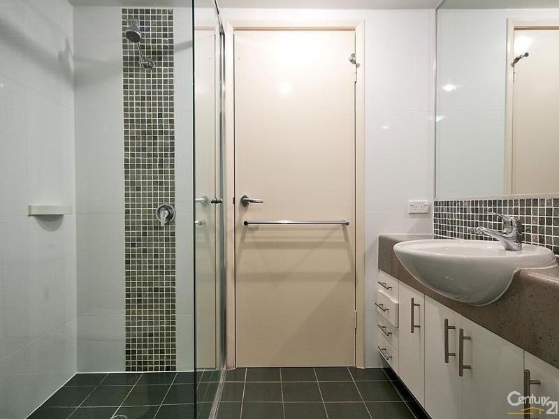 136 Marine Parade, Southport QLD 4215