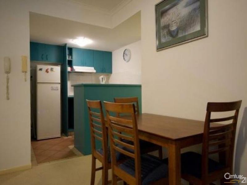 2/193 Surf Parade, Broadbeach QLD 4218