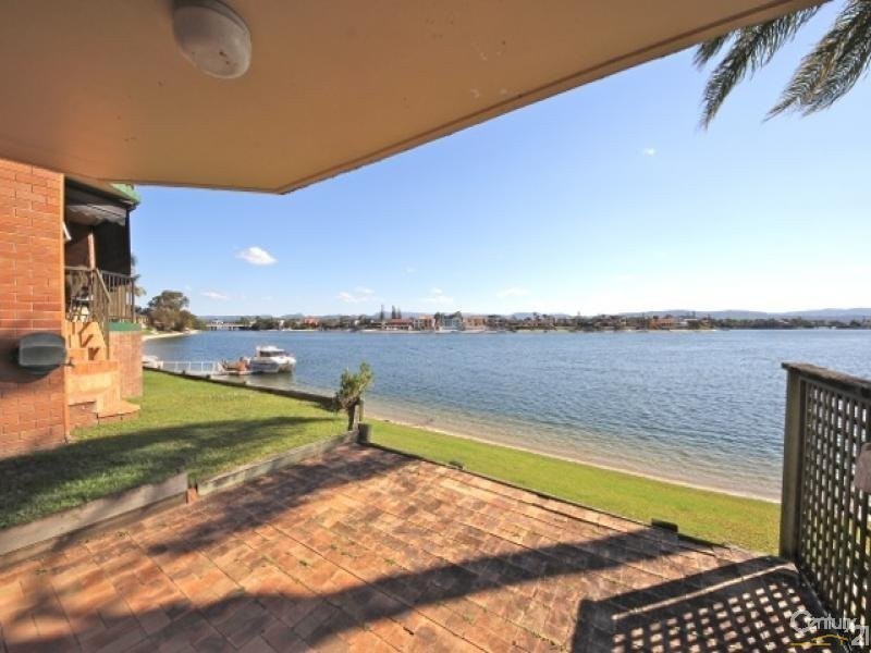 1/33 Duet Drive, Mermaid Waters QLD 4218