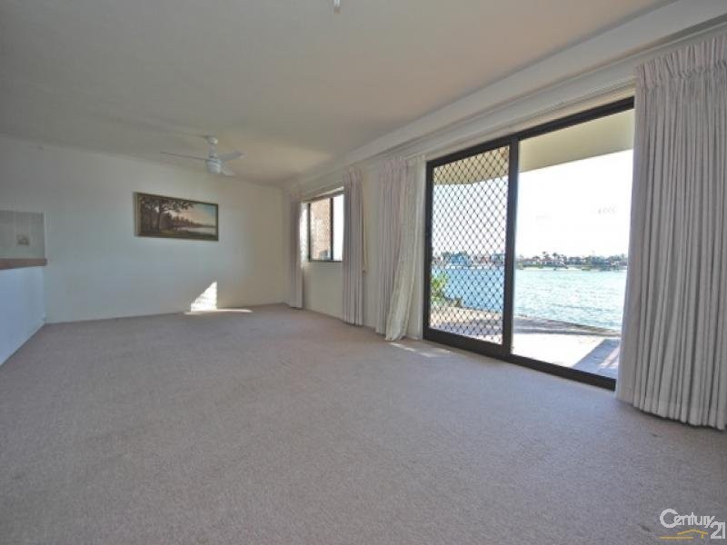 1/33 Duet Drive, Mermaid Waters QLD 4218