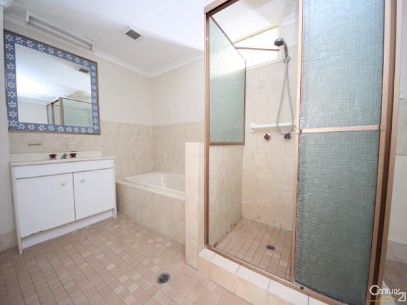 1/33 Duet Drive, Mermaid Waters QLD 4218