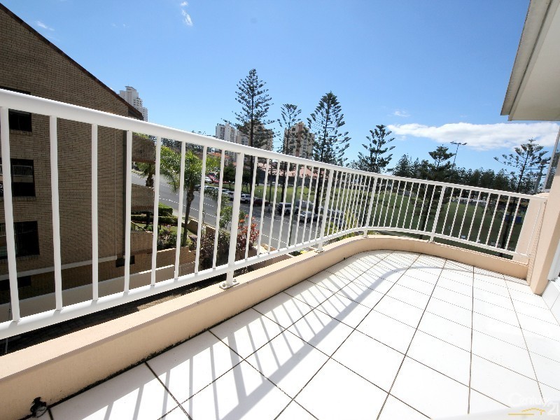 9/156 Surf Parade, Broadbeach QLD 4218