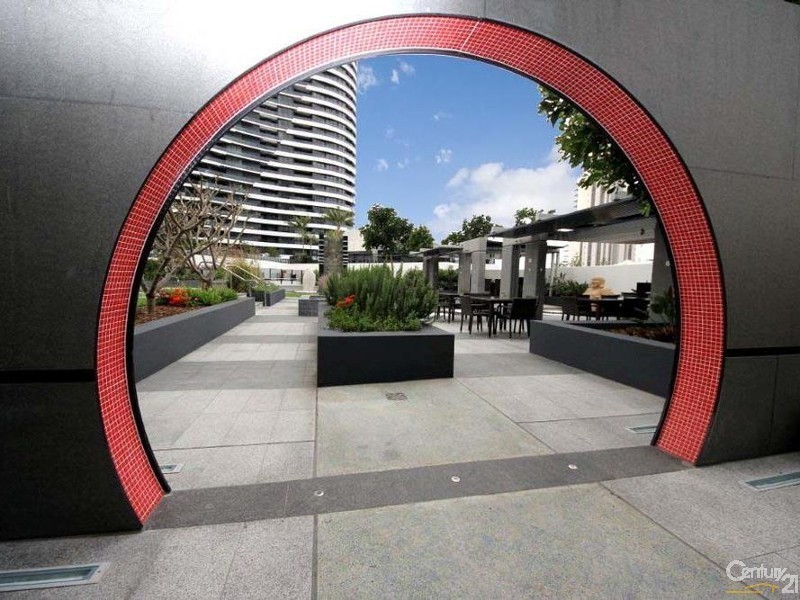 21 Elizabeth Avenue, Broadbeach QLD 4218