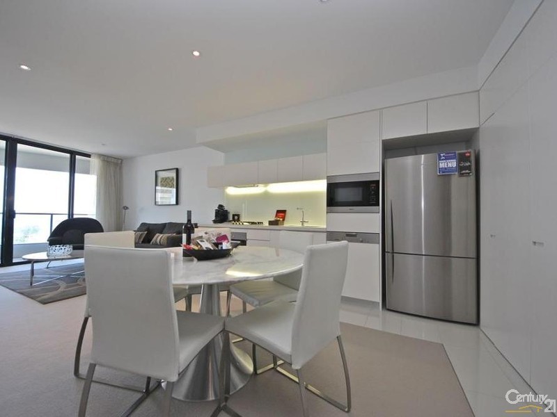 21 Elizabeth Avenue, Broadbeach QLD 4218