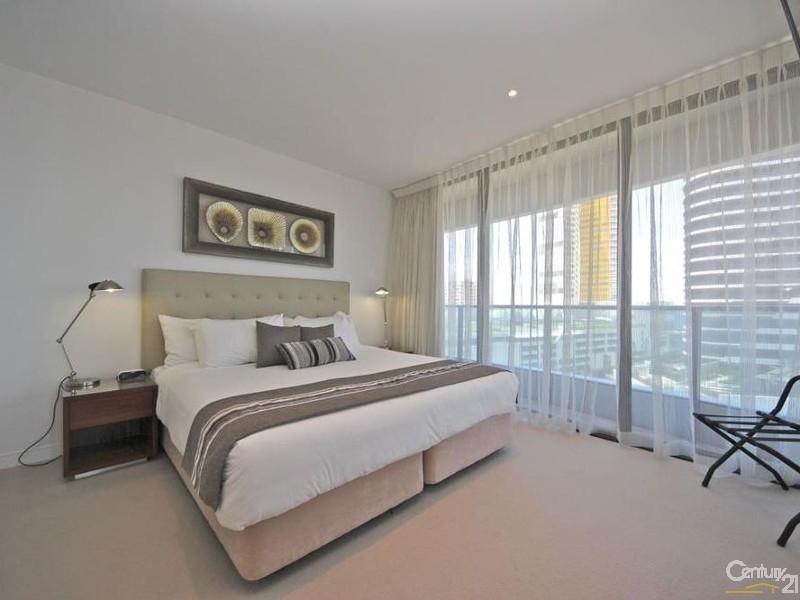 21 Elizabeth Avenue, Broadbeach QLD 4218