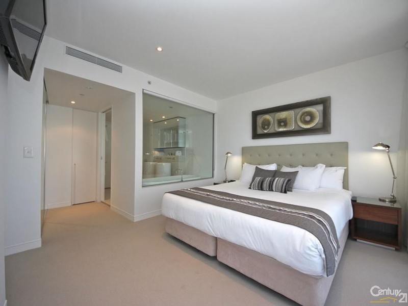 21 Elizabeth Avenue, Broadbeach QLD 4218