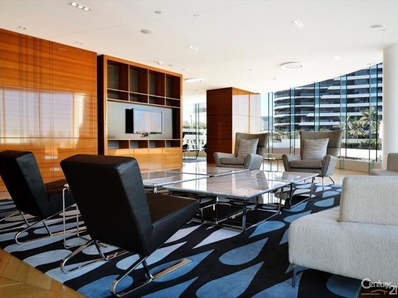 21 Elizabeth Avenue, Broadbeach QLD 4218