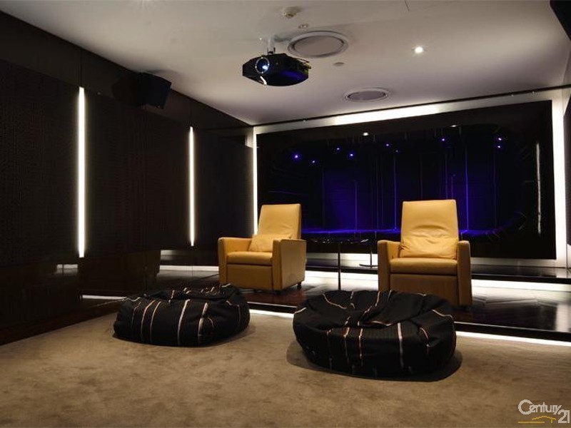 21 Elizabeth Avenue, Broadbeach QLD 4218