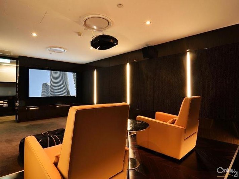 21 Elizabeth Avenue, Broadbeach QLD 4218