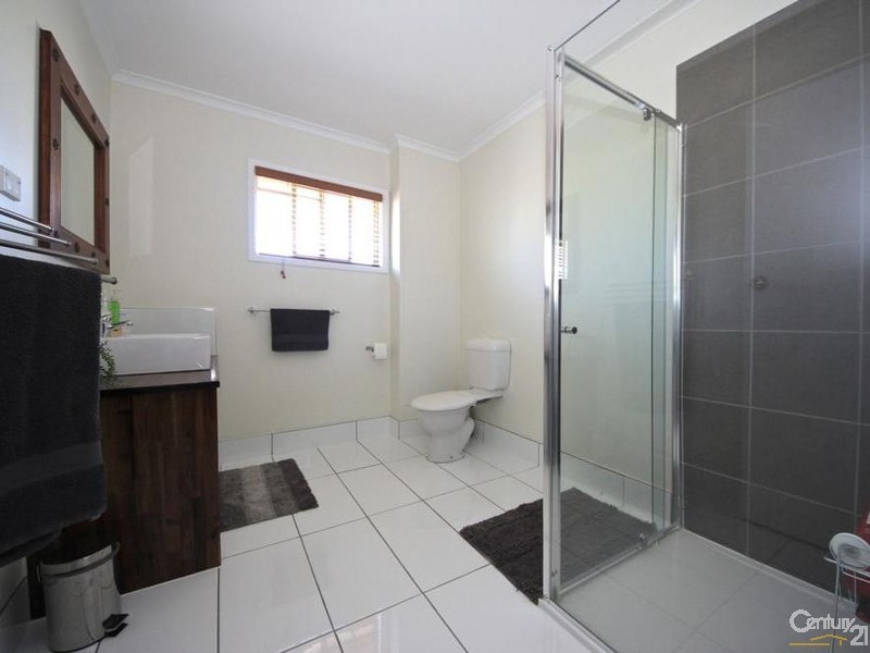 7/4 Sunshine Court, Labrador QLD 4215