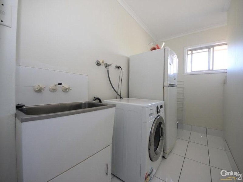 7/4 Sunshine Court, Labrador QLD 4215