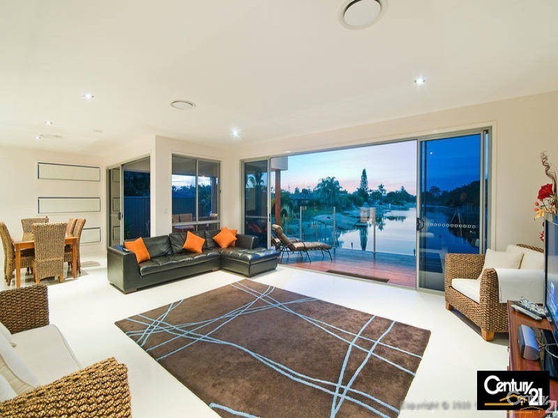 73 Rudd Court, Broadbeach Waters QLD 4218