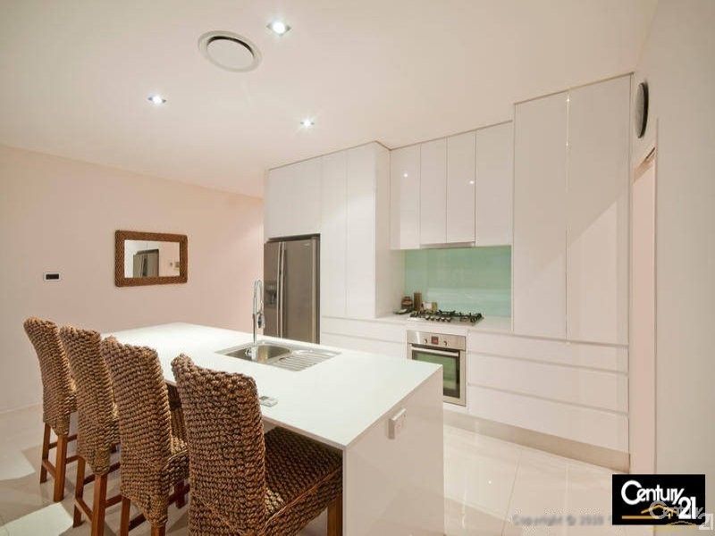 73 Rudd Court, Broadbeach Waters QLD 4218