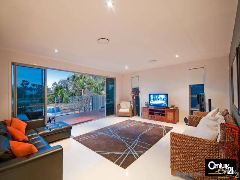 73 Rudd Court, Broadbeach Waters QLD 4218