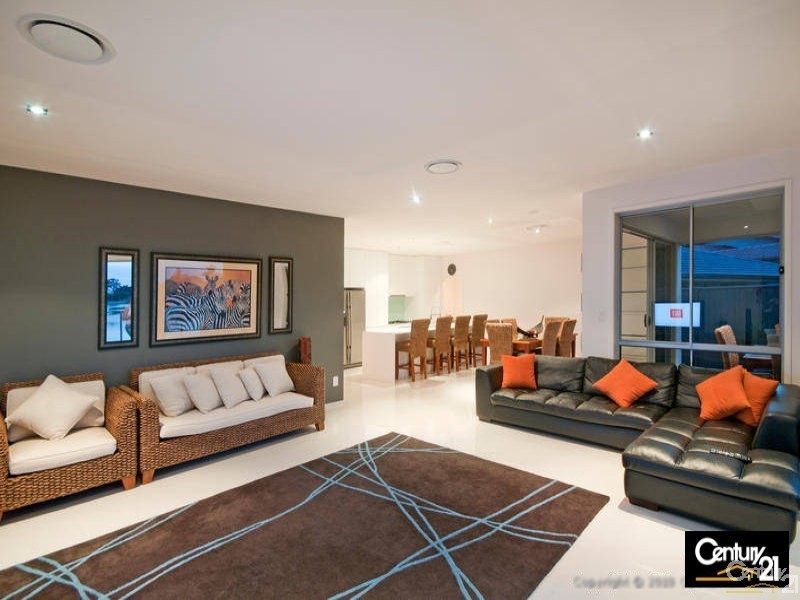 73 Rudd Court, Broadbeach Waters QLD 4218