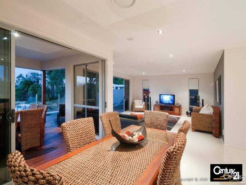 73 Rudd Court, Broadbeach Waters QLD 4218