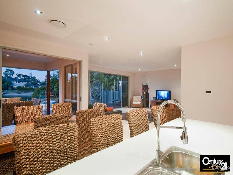 73 Rudd Court, Broadbeach Waters QLD 4218