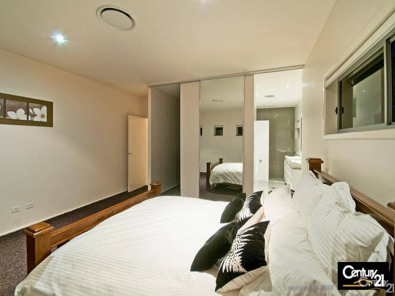 73 Rudd Court, Broadbeach Waters QLD 4218