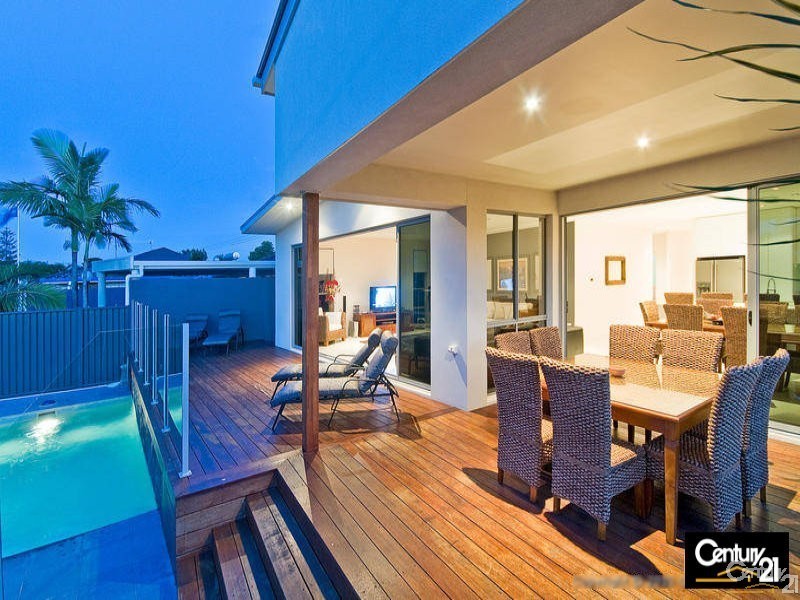 73 Rudd Court, Broadbeach Waters QLD 4218