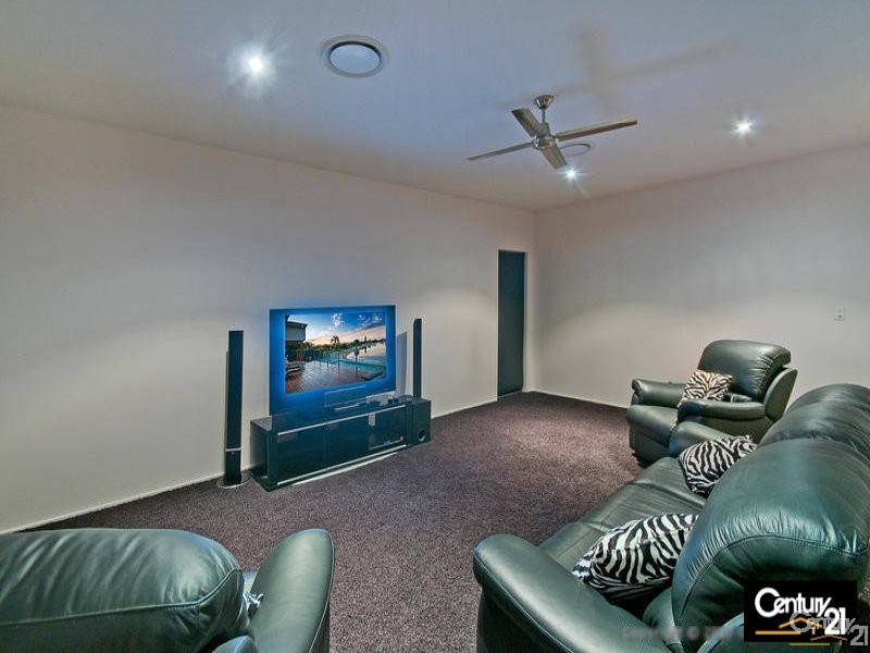 73 Rudd Court, Broadbeach Waters QLD 4218